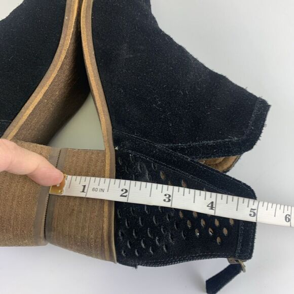 Susina Blakely Bootie Black Suede Perforated Back Zip Low Heel Ankle Womens 6 - Picture 7 of 11